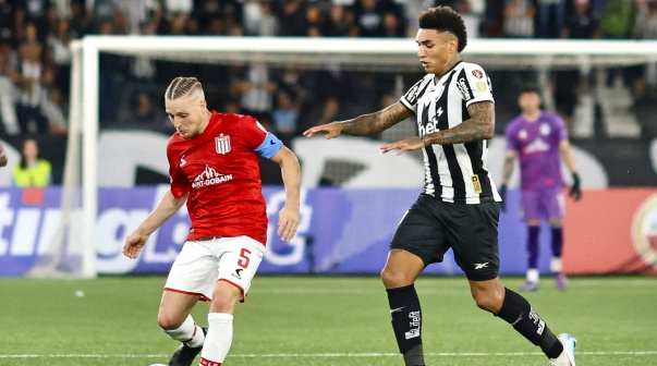 Estudiantes sufrió una dura derrota contra Botafogo y se complicó en la Libertadores