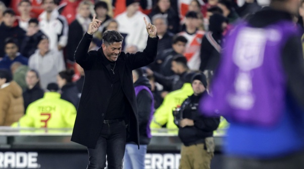 El DT de Platense le tiró un palazo a River tras eliminarlo: 