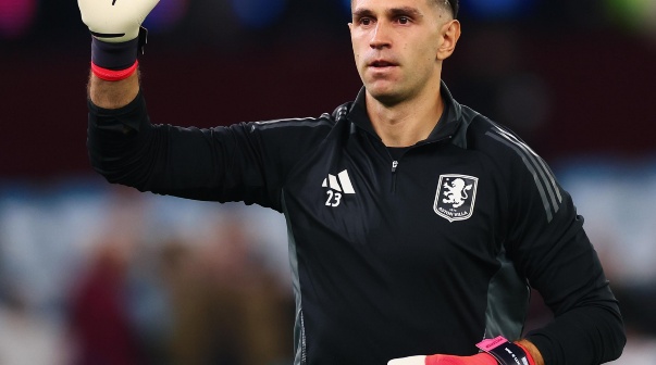 El argentino que podría ser nuevo compañero del Dibu Martínez en Aston Villa