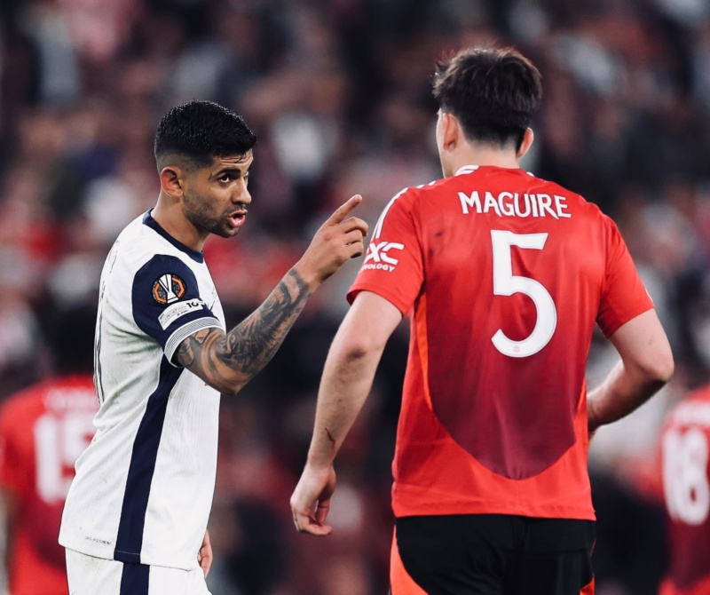 Maguire y el 'Cuti' Romero pelearon durante la final de la Europa League