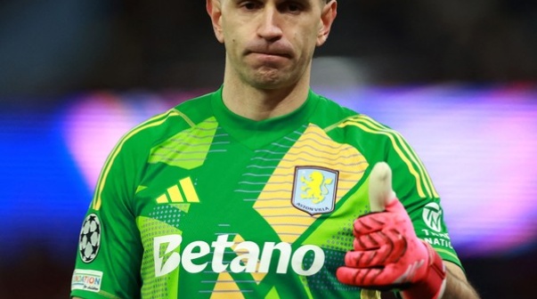 Un gigante europeo contrató un arquero y le cerró la puerta al Dibu Martínez