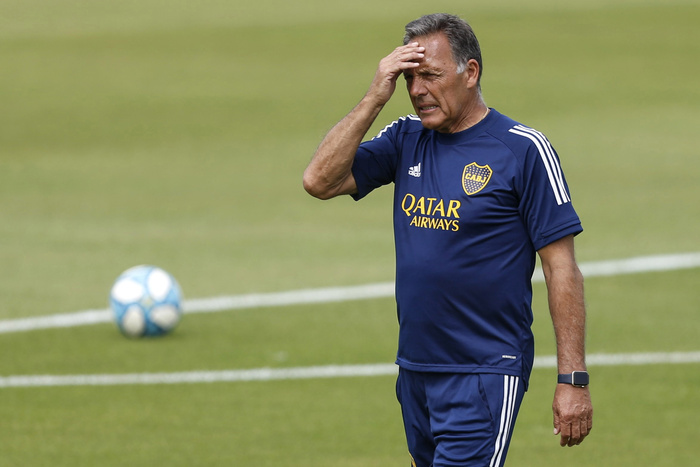 Russo eligió el reemplazo de Figal ante Bayern Munich y dio un giro inesperado en Boca