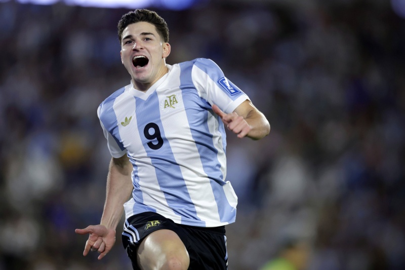 Scaloni se plantó con Cholo Simeone por el presente de Julián Álvarez&nbsp;