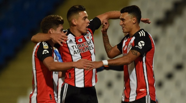 Matías Suárez eligió entre Julián Álvarez y Santos Borré: 