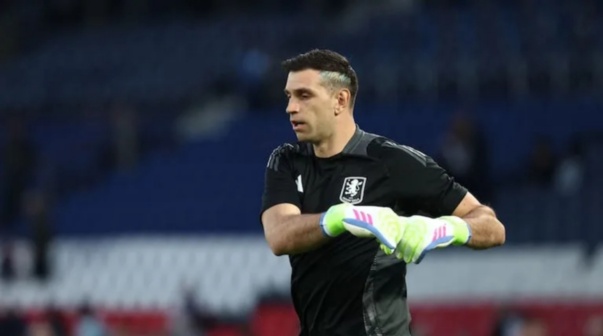 La bomba que explotó en Europa e impacta en el futuro de Dibu Martínez