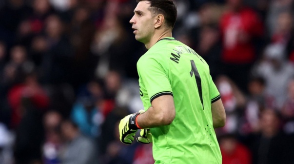 Desde Europa revelan la decisión de Manchester United con el fichaje de Dibu Martínez