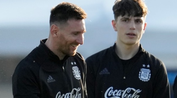 Garnacho detalló lo que es jugar junto a Messi y Cristiano Ronaldo: 