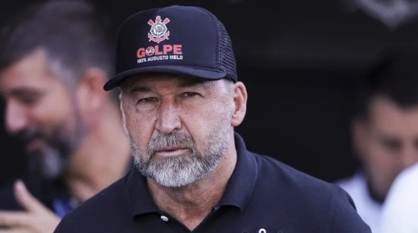 Por el mal presente deportivo, los socios del Corinthians echaron al Presidente