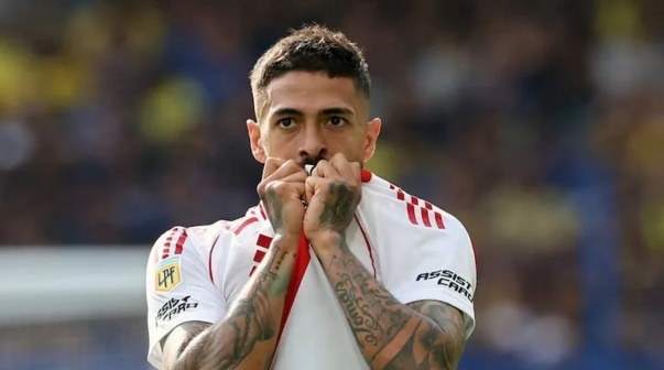 Se confirmó dónde va a jugar Manuel Lanzini tras la oferta de Vélez