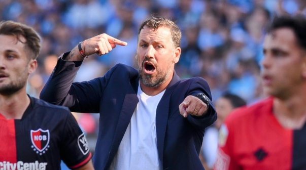 Cristian Fabbiani. Newells Olds Boys. Fecha 16 Torneo Apertura Liga Porfesional Argentina.