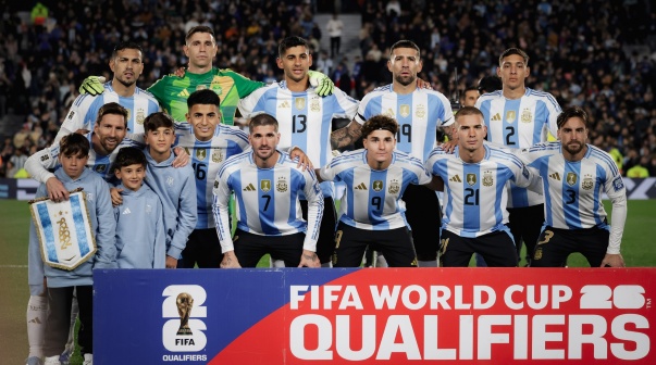 Formación ArgentinaJunto a Messi y sus hijos.  Argentina vs Venezuela. Eliminatorias Mundial USA 2026