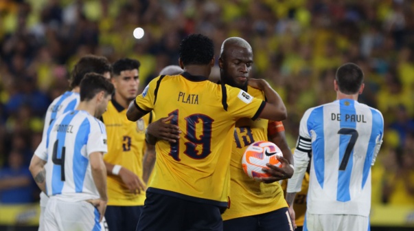 Guayaquil, martes 09 de septiembre del 2025
Las selecciones de fútbol de Ecuador y Argentina se enfrentan en la última fecha de las Eliminatorias Sudamericanas rumbo al mundial 2026. El partido se juega en el estadio Banco Pichincha, en la ciudad portuaria de Guayaquil.
Fotos: API / Rolando Enríquez