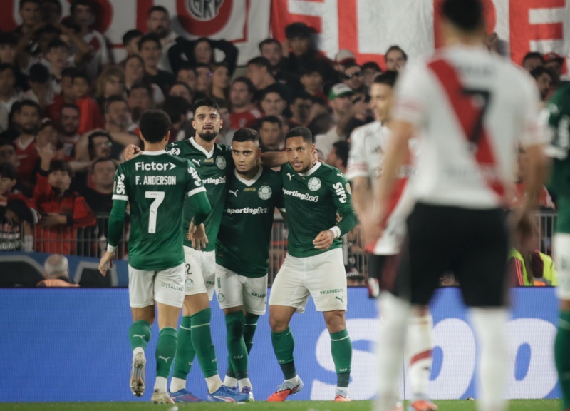 Palmeiras arrollaba, pero River reaccionó y dejó la serie abierta por Copa Libertadores