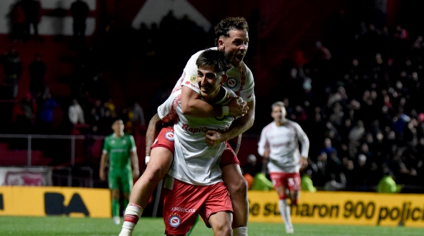 Argentinos goleó a Banfield y sumó un triunfo clave