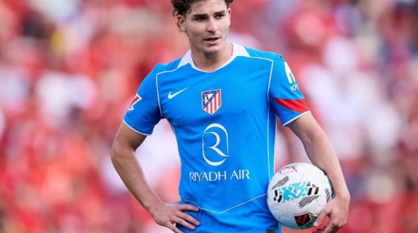 En Barcelona no descartan a Julián Álvarez: 