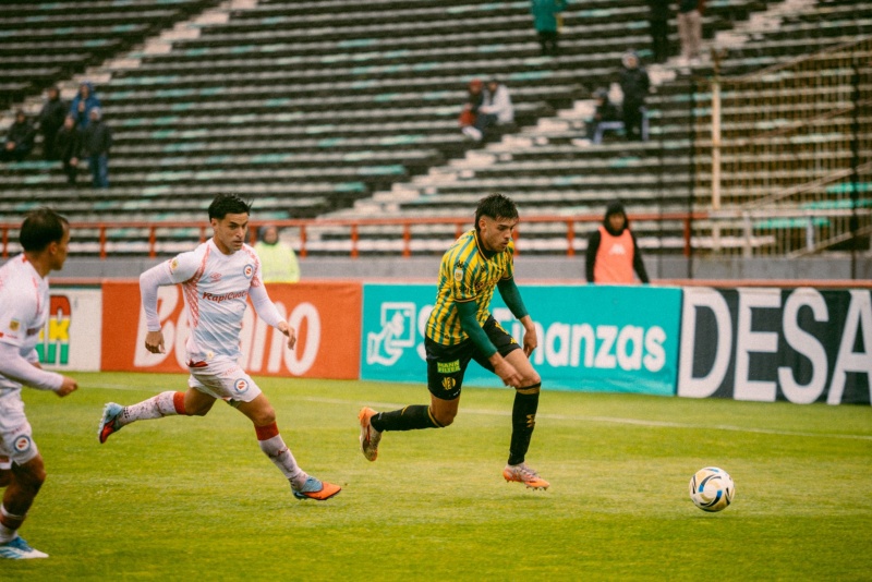 Con un polémico gol, Argentinos ganó en su visita a Aldosivi y se prendió en los Playoffs&nbsp;
