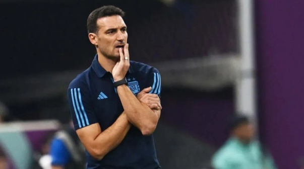 Amenaza para Scaloni por marginar a un futbolista: 