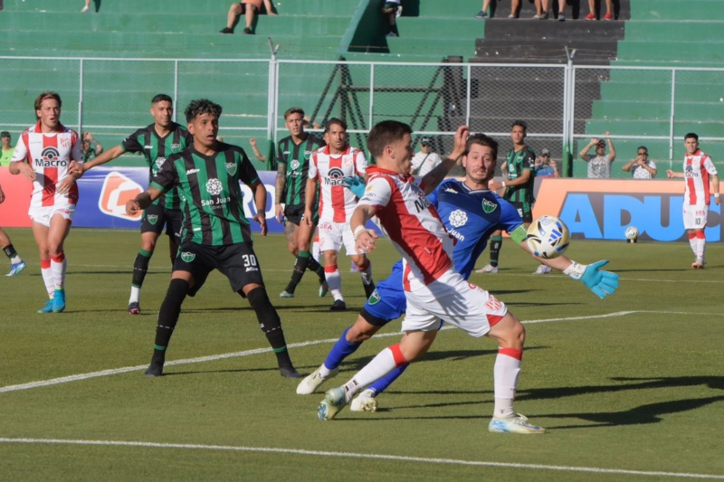 Pasó de todo menos goles en San Juan entre San Martín e Instituto&nbsp;