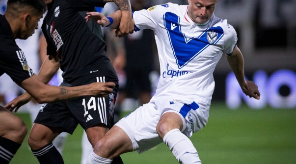 En un final caliente, Vélez se lo empató a Riestra como visitante