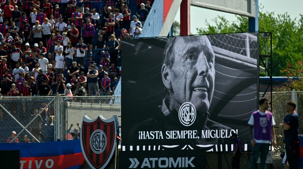 San Lorenzo vs San Martin de San Juan. Fecha 12 Torneo Clausura Liga Profesional Argentina. Tribuna de San Lorenzo en homenaje a Miguel Angel Russo.