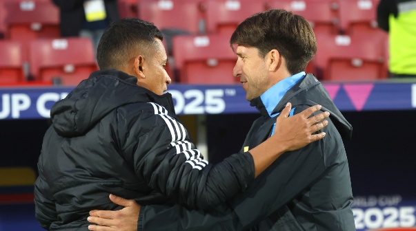 Futbol, Argentina vs Colombia.
Mundial sub 20, Chile 2025.
El entrenador de Argentina Diego Placente es fotografiado durante un partido de semifinal del mundial sub 20 contra Colombia disputado en el estadio Nacional de Santiago, Chile.
15/10/2025
Jonnathan Oyarzun/Photosport
Football, Argentina vs Colombia.
U-20 World Cup Championship.
Argentina’s manager Diego Placente is pictured during a semifinal match of the U-20 World Cup against Colombia at the Nacional stadium in Santiago, Chile.
15/10/2025
Jonnathan Oyarzun/Photosport