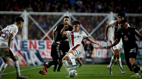 San Lorenzo metió un triunfo clave y bajó a Deportivo Riestra