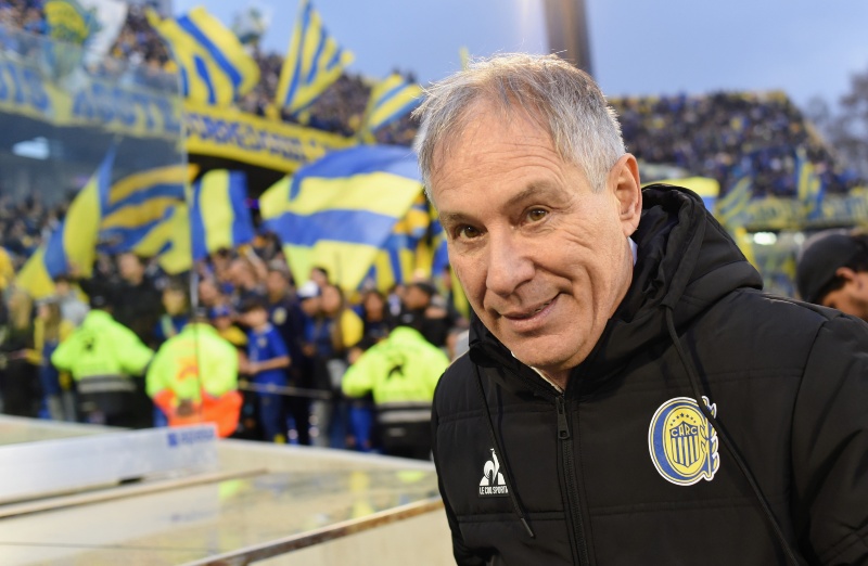 Holan rompió el silencio y explicó su salida de Rosario Central