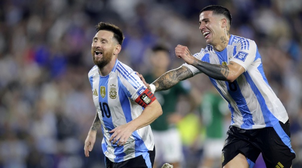 Lionel Messi y Enzo Fernandez. Argentina vs Bolivia. Eliminatoria Sudamericana Copa del Mundo 2026. 15/10/2024. Fotobaires