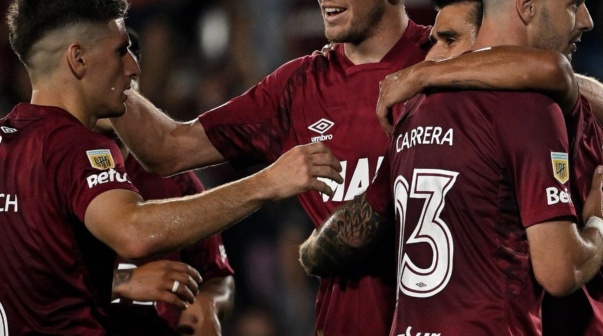 Lanús goleó a Atlético Tucumán y sigue prendido arriba