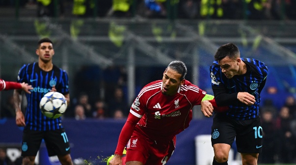 Lautaro Martinez y Mac Allister se enfrentaron en Inter vs Liverpool por Champions League