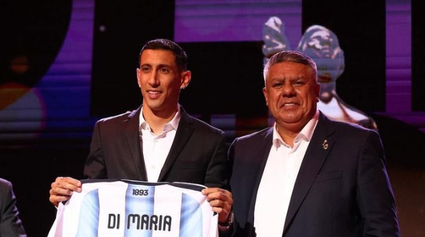 El inesperado premio que Ángel Di María y Chiqui Tapia recibieron juntos: 